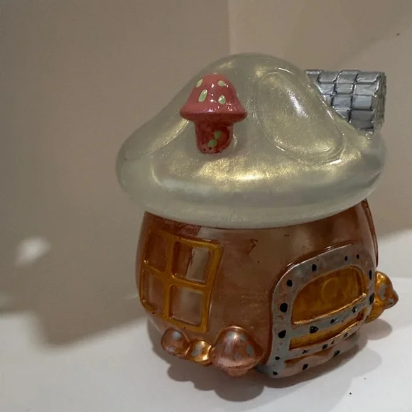 Unique Resin,Mushroom House Art Decor in Silver and Gold - Picture 3 of 10